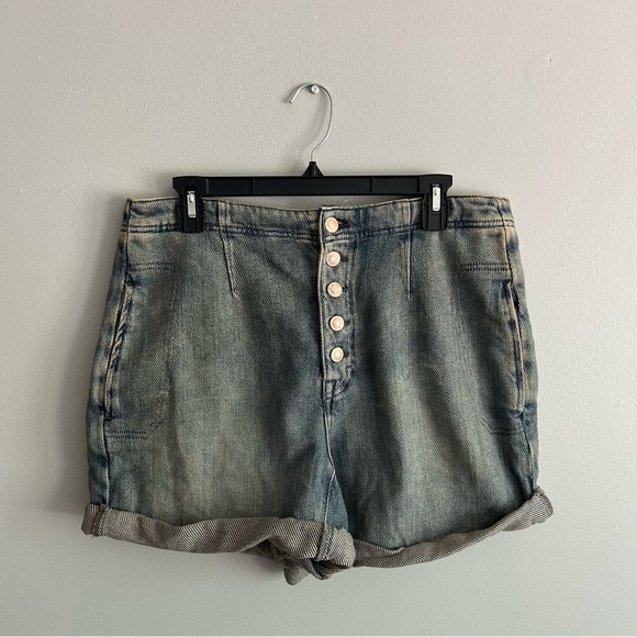 We The Free Osaka Relaxed Short in Spearmint Faded Denim - Size 28 - Picture 3 of 8